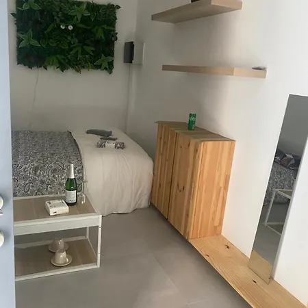 Capsule hotel Fly House *