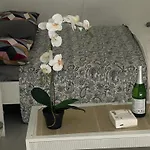 Fly House Ξενοδοχείο με κάψουλες *