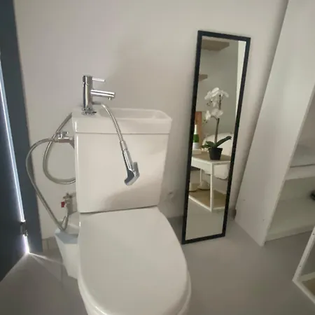 Fly House 캡슐호텔 *